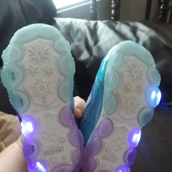 Disney Frozen 2 Light Up Shoes - Picture 2 of 6